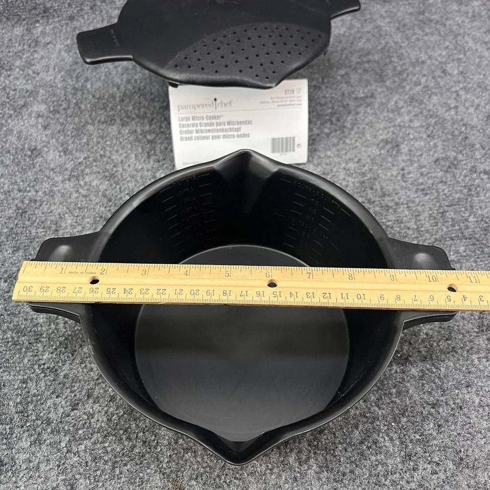 Pampered Chef Black Micro Cooker Large Microwave Steamer Strainer 2 Quart 2778